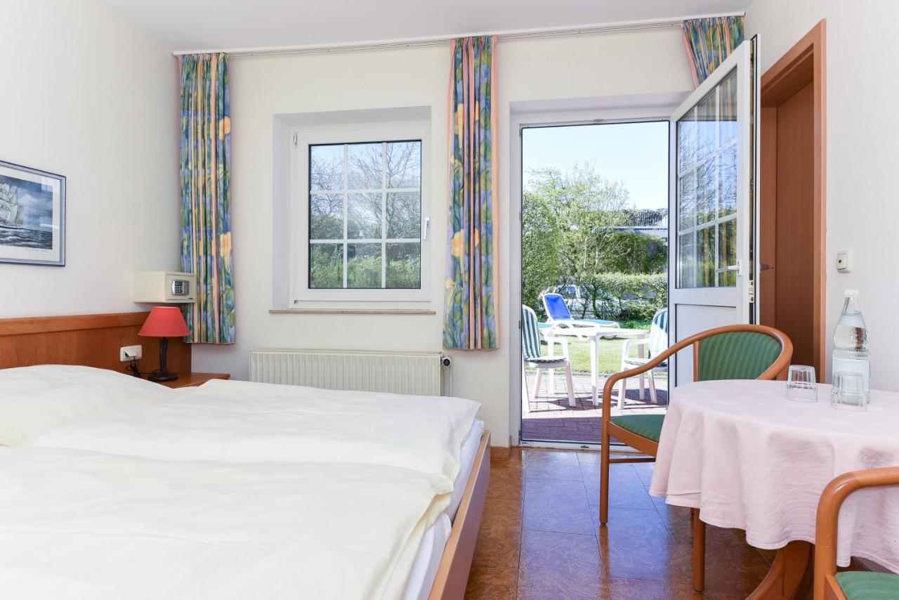 Hotel-Pension Störtebeker Bensersiel Exteriör bild