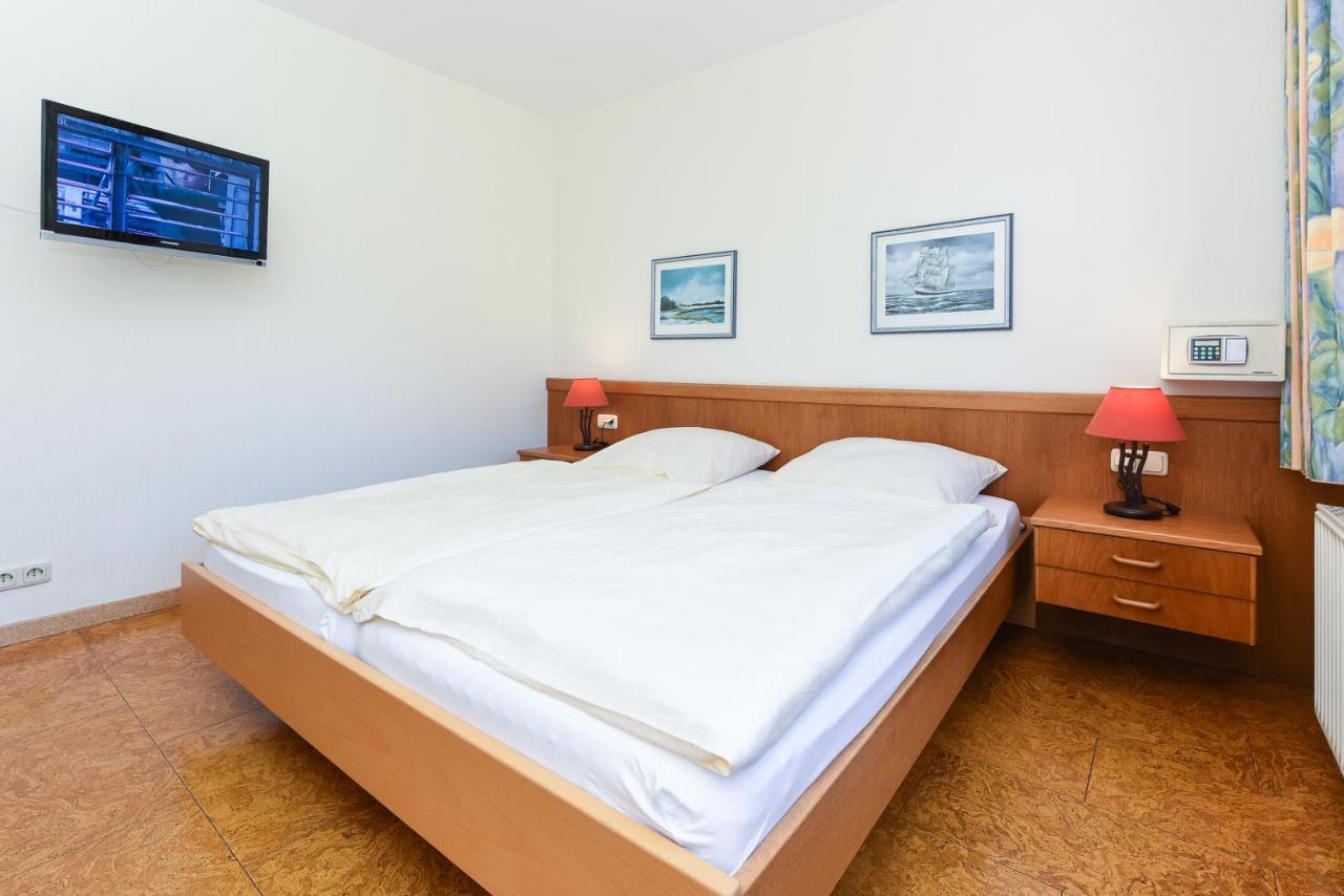 Hotel-Pension Störtebeker Bensersiel Exteriör bild
