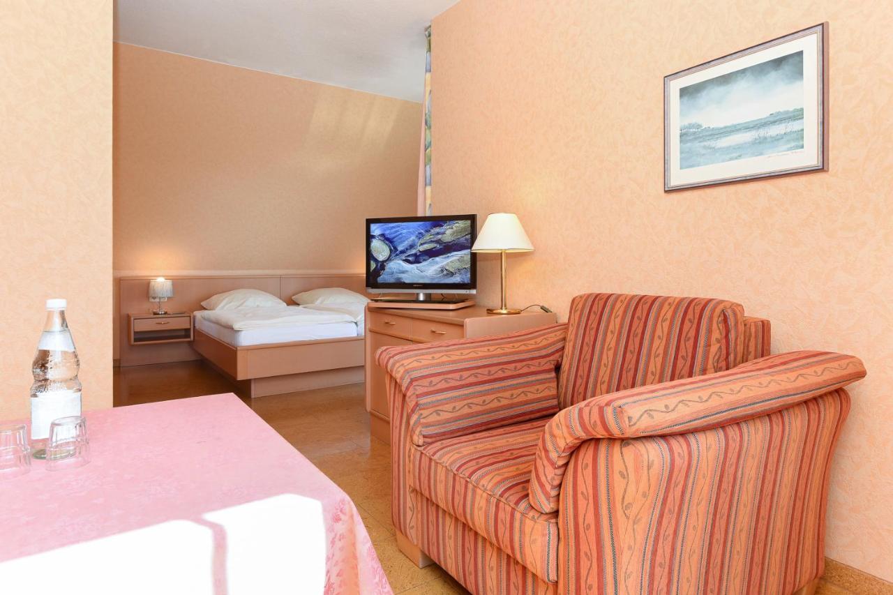 Hotel-Pension Störtebeker Bensersiel Exteriör bild