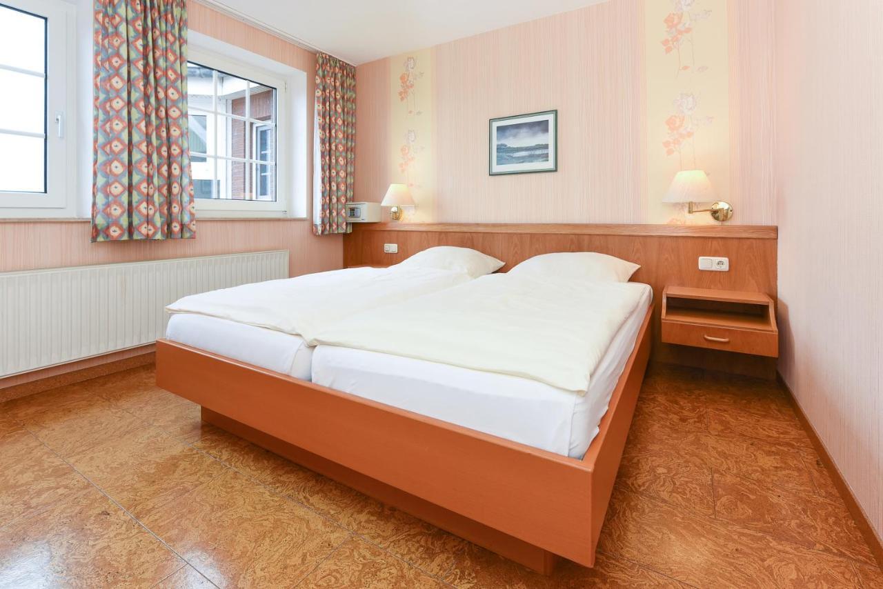 Hotel-Pension Störtebeker Bensersiel Exteriör bild