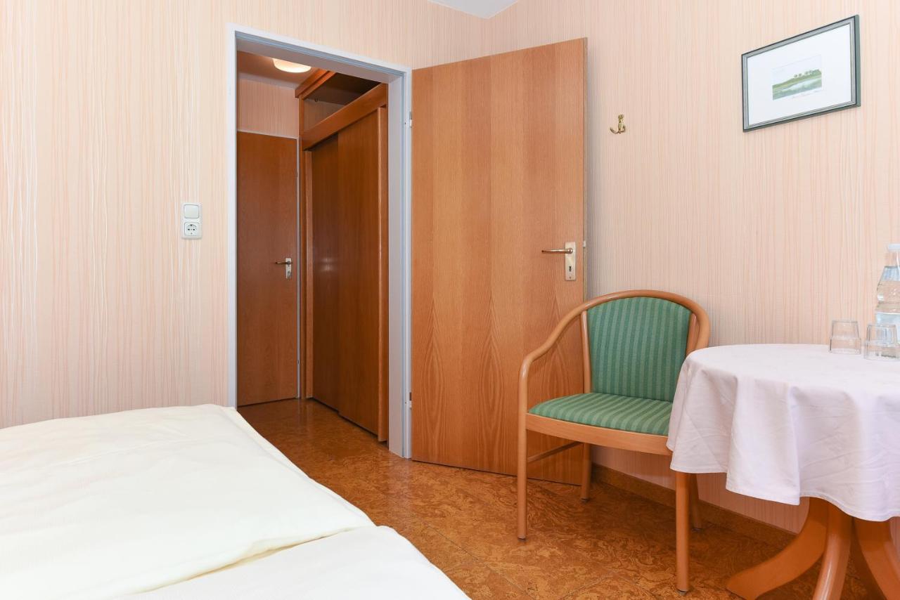 Hotel-Pension Störtebeker Bensersiel Exteriör bild