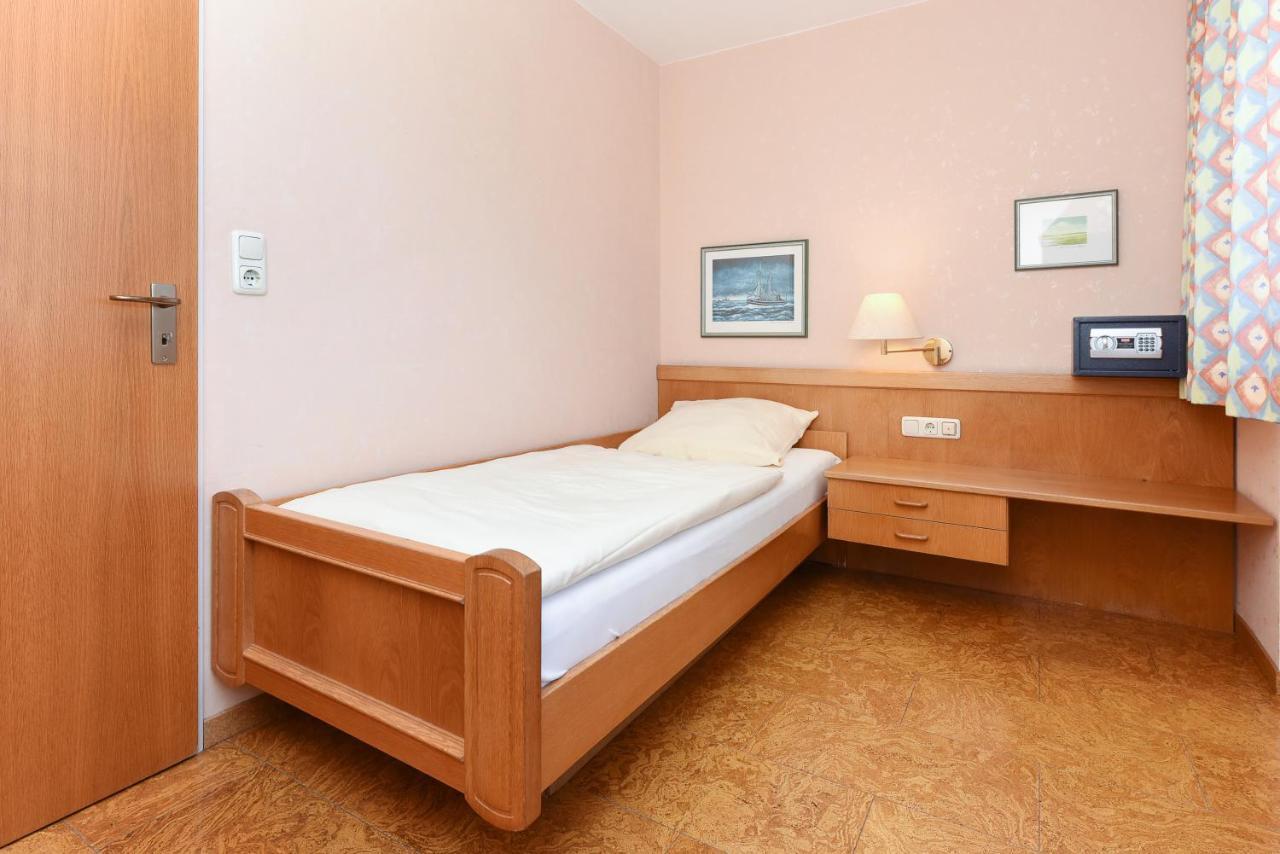 Hotel-Pension Störtebeker Bensersiel Exteriör bild