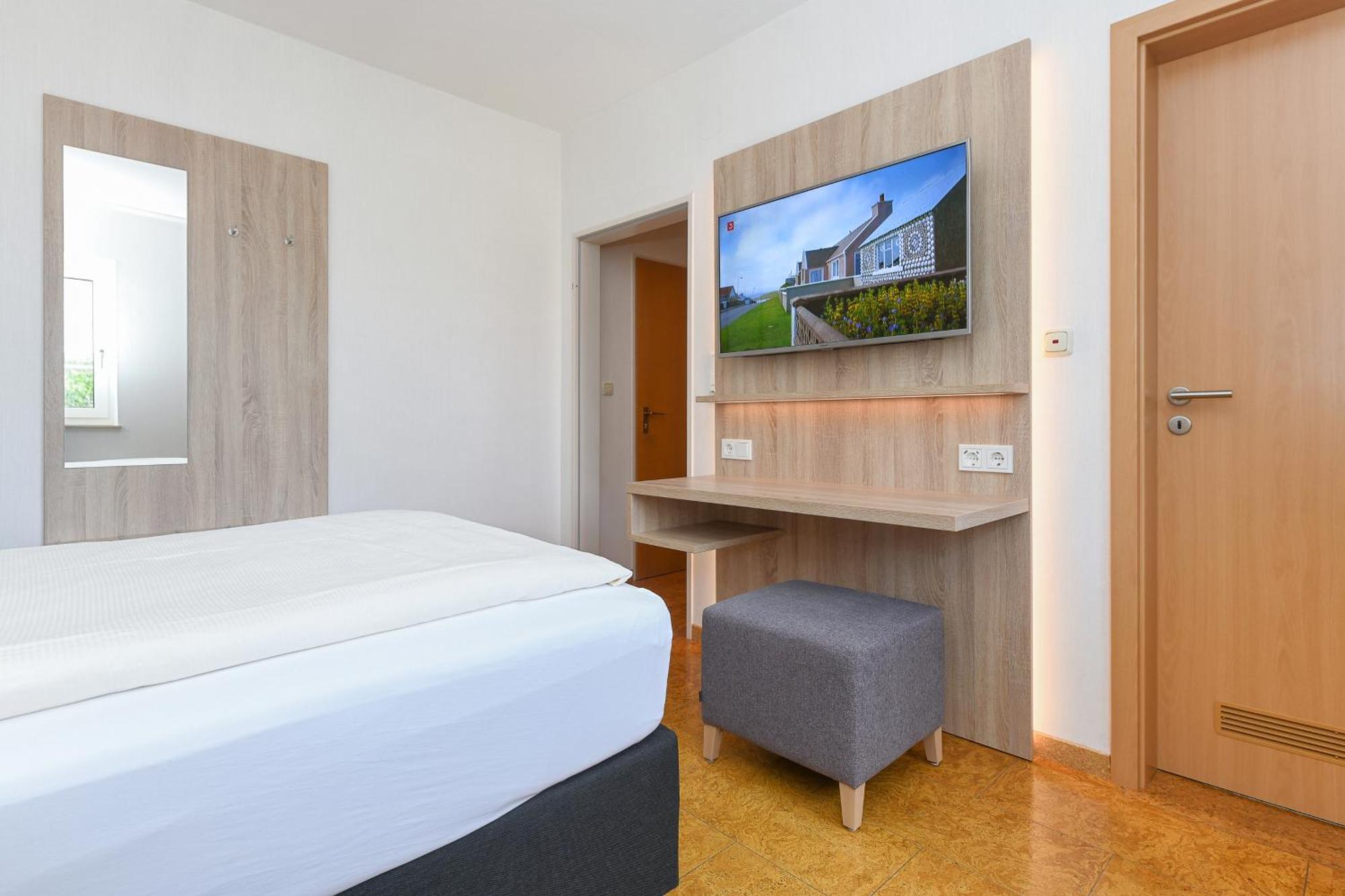Hotel-Pension Störtebeker Bensersiel Exteriör bild