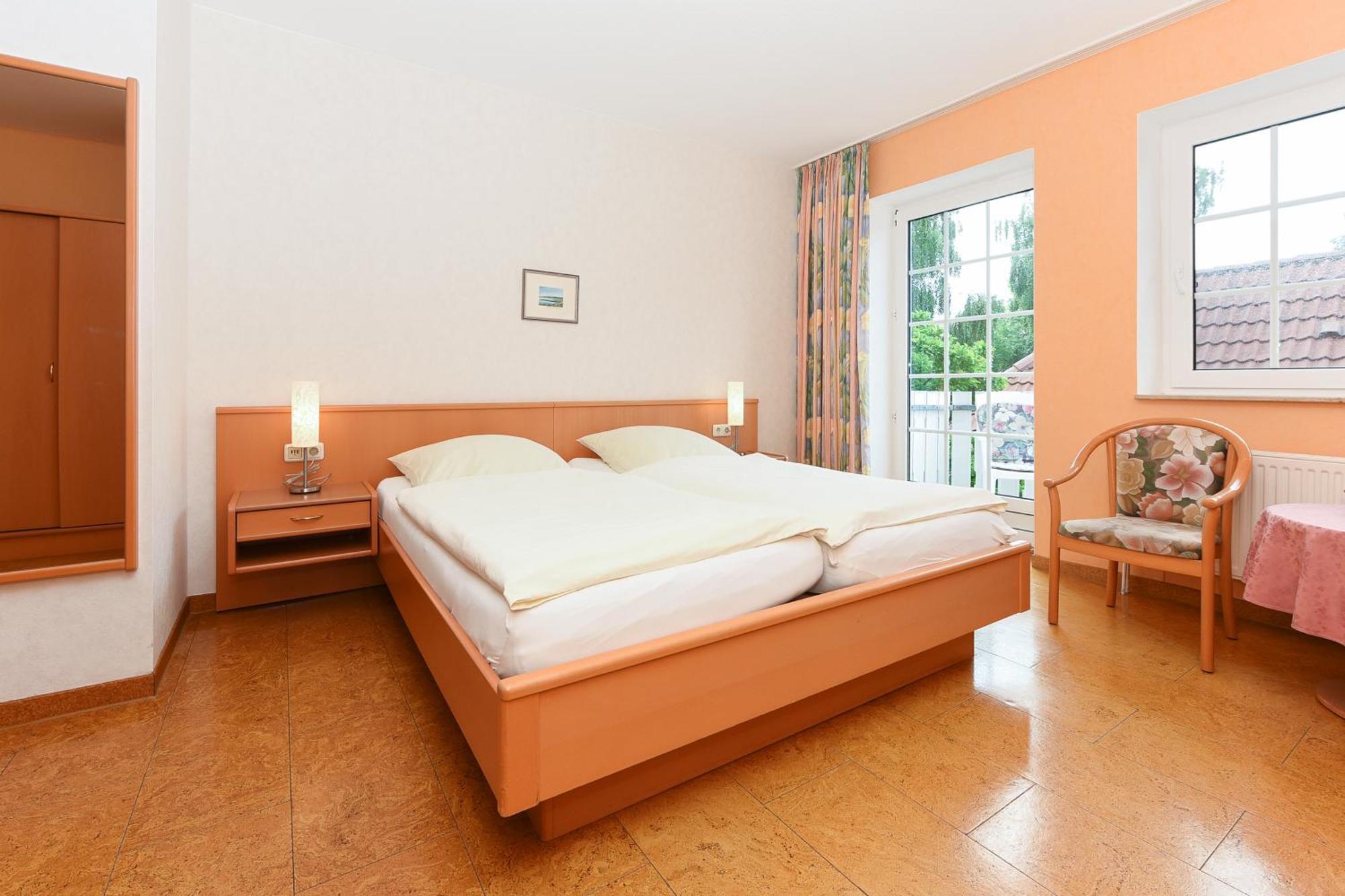 Hotel-Pension Störtebeker Bensersiel Exteriör bild