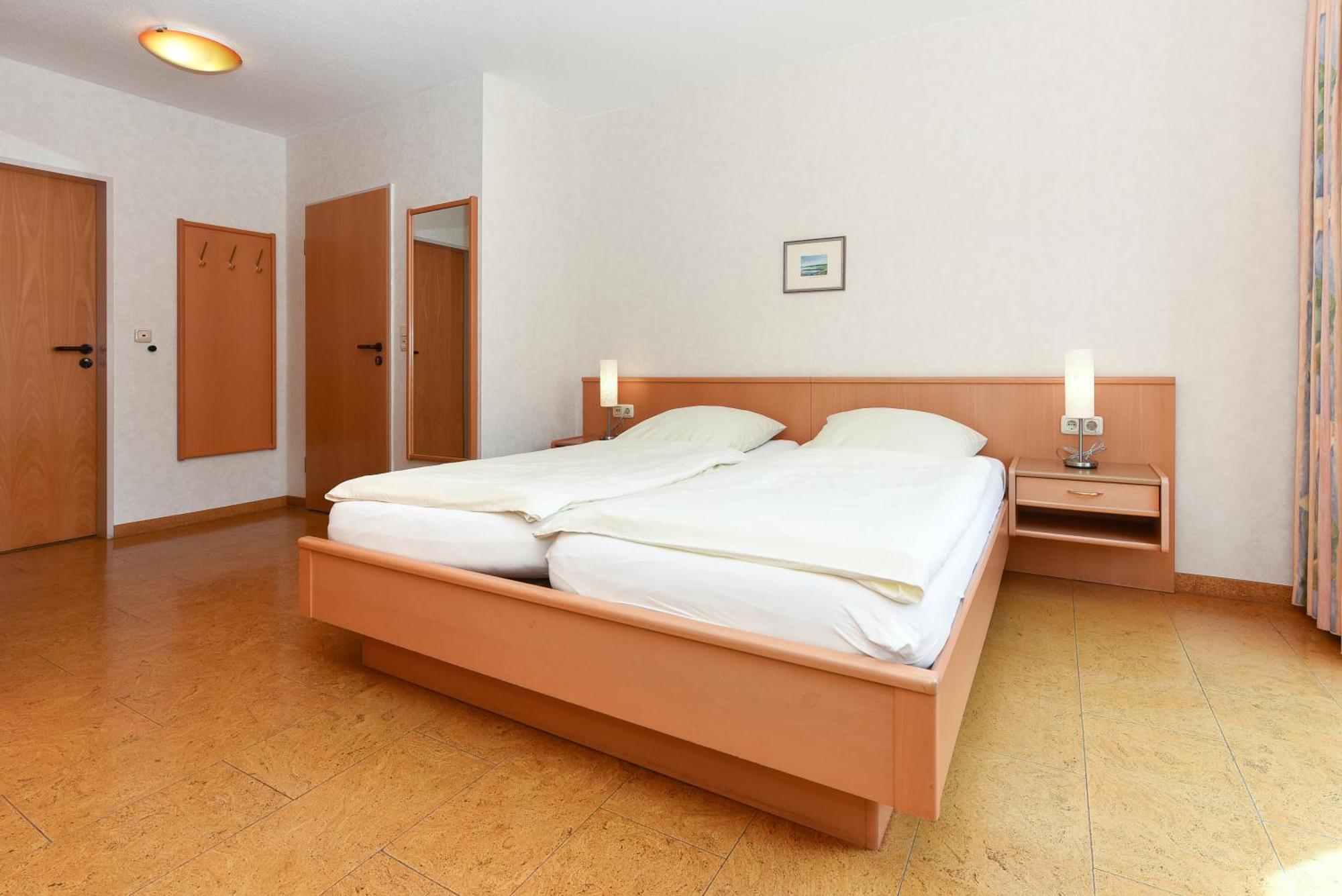 Hotel-Pension Störtebeker Bensersiel Exteriör bild