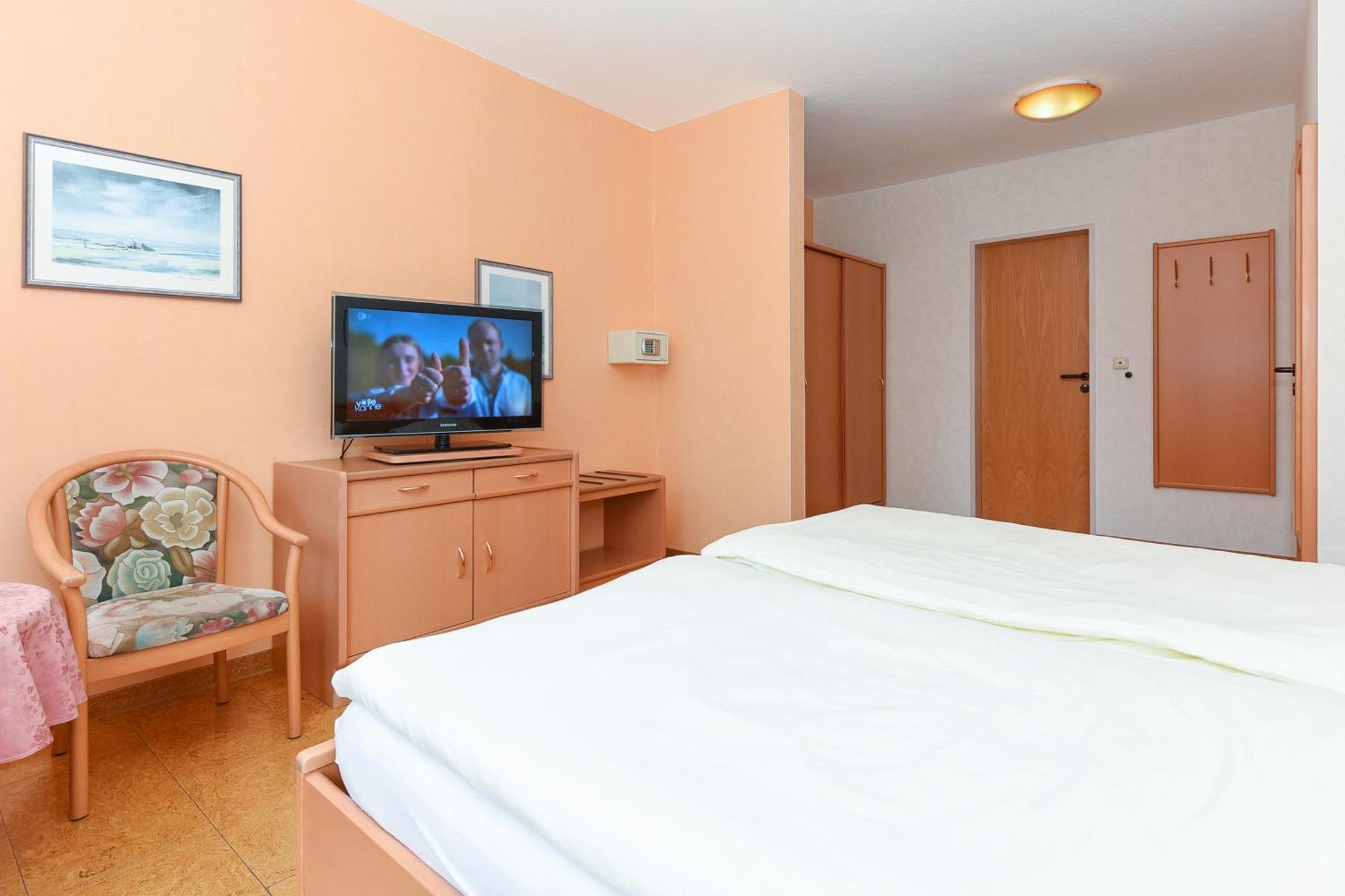 Hotel-Pension Störtebeker Bensersiel Exteriör bild