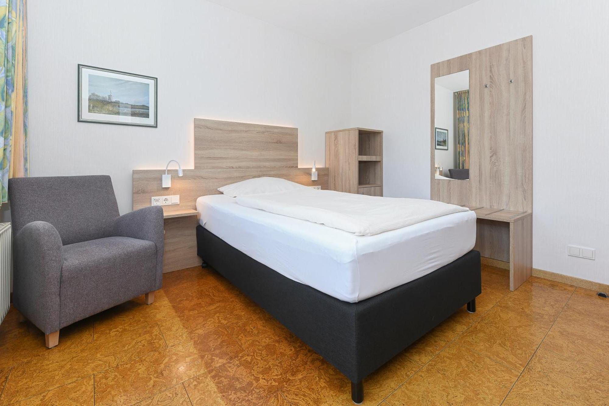 Hotel-Pension Störtebeker Bensersiel Exteriör bild