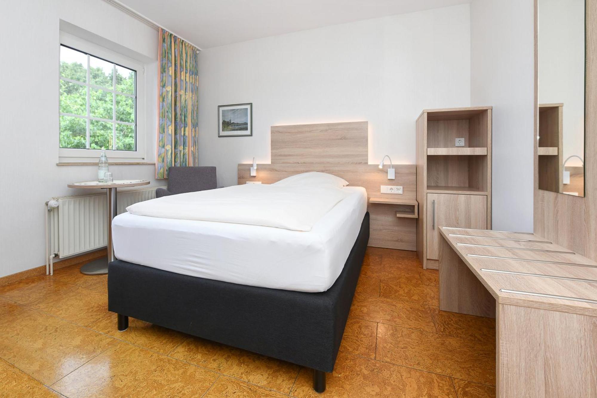 Hotel-Pension Störtebeker Bensersiel Exteriör bild
